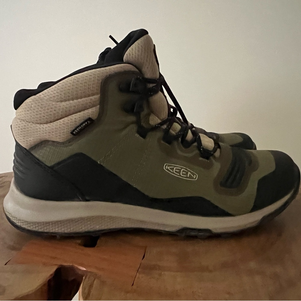 KEEN women’s  Olive Hiking Boots - Picture 2 of 9